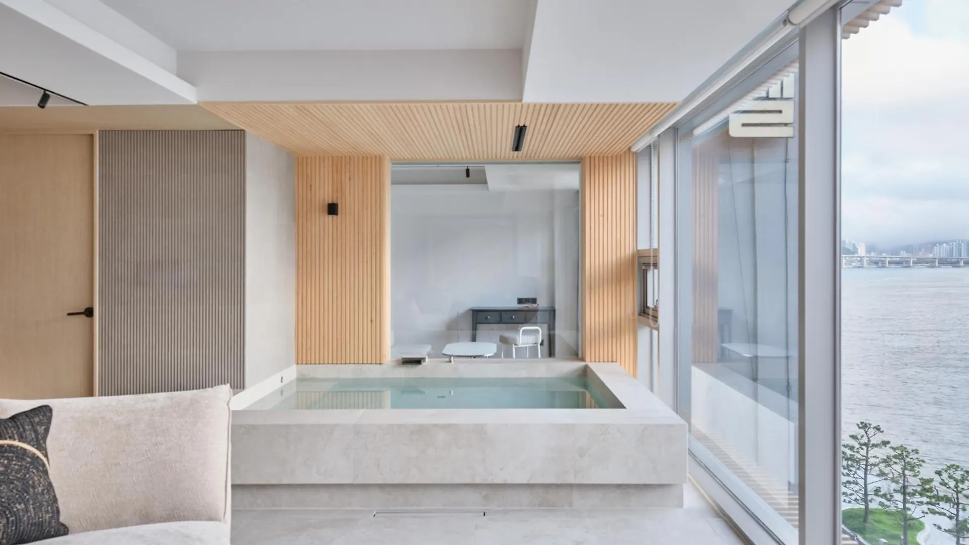 B'Amu Hotel Busan 0*,  South Korea
